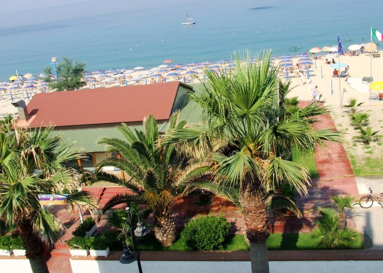 nicotera lido la playa 768x548
